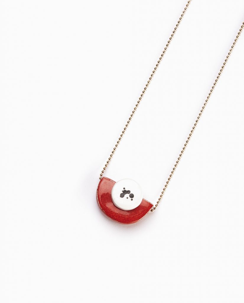 COLLAR POP ROJO de La Polaca, collares de cerámica hecha a mano