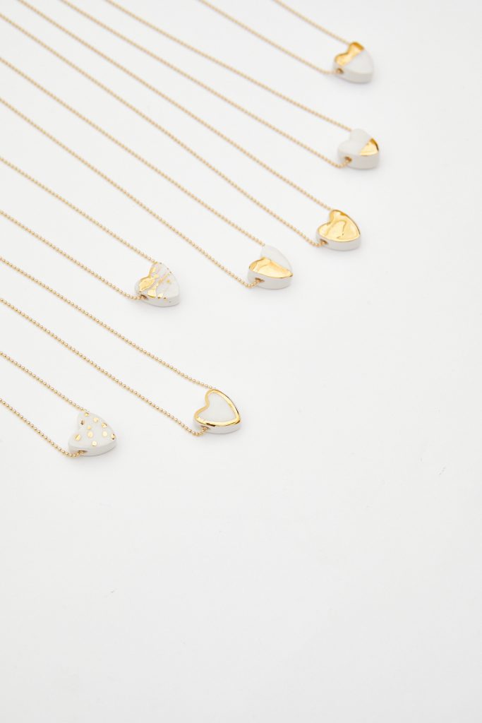 COLLAR CORAZÓN PEQUE. de La Polaca, collares de cerámica hecha a mano