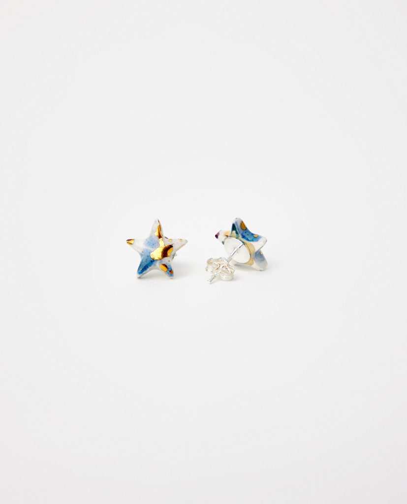 Detalle de PENDIENTES PLANOS ESTRELLA CIELO de La Polaca