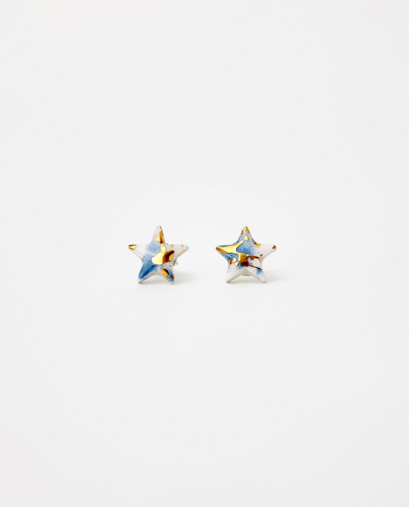 Detalle de PENDIENTES PLANOS ESTRELLA CIELO de La Polaca