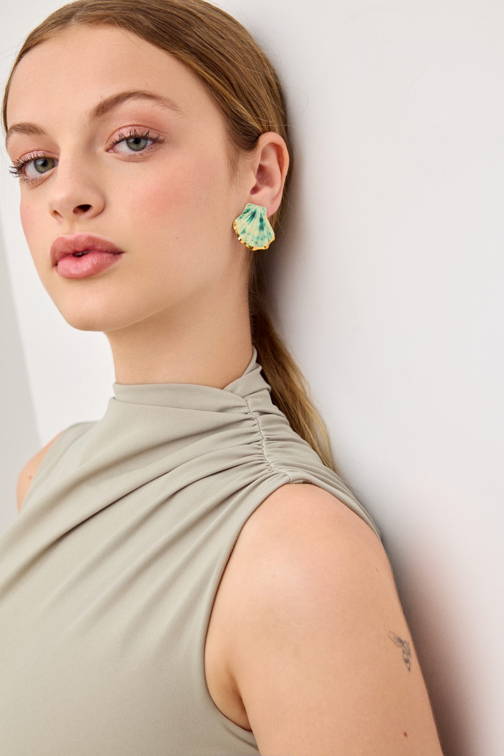 PENDIENTES CONCHA ALETA