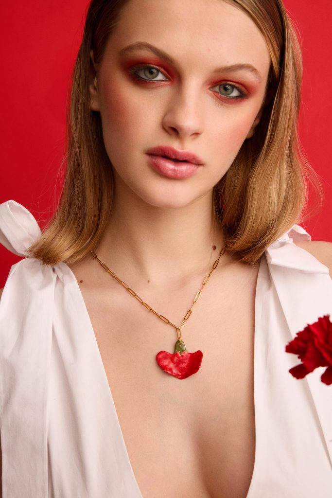 COLLAR CLAVEL ROJO