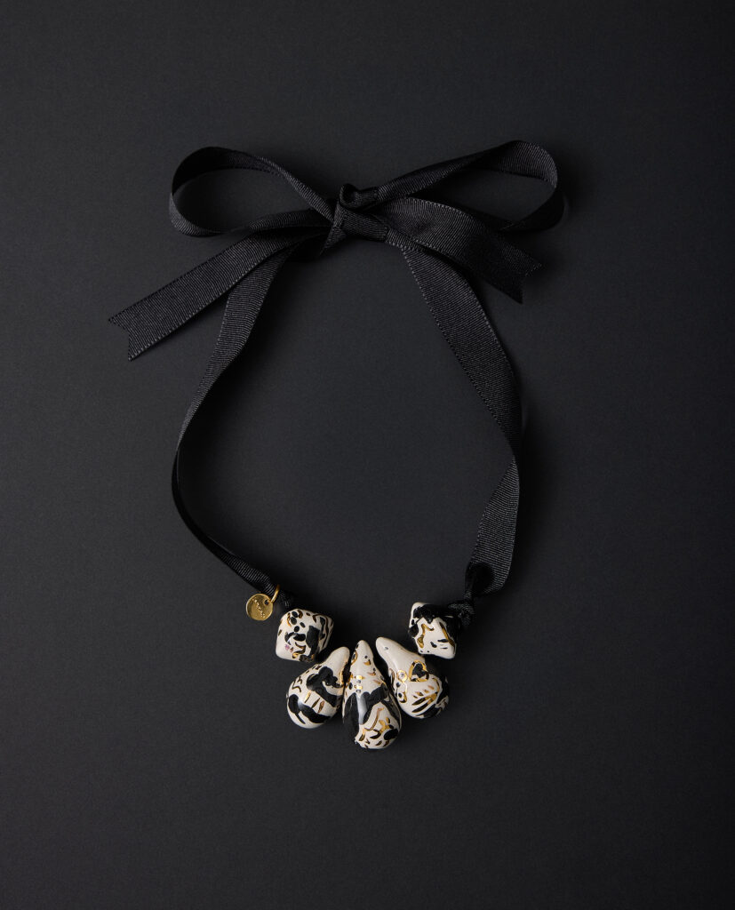 Detalle de COLLAR CAREY de La Polaca
