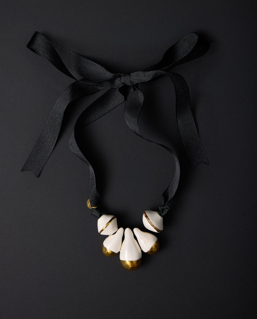 Detalle de COLLAR ALQUIMIA DORADA de La Polaca