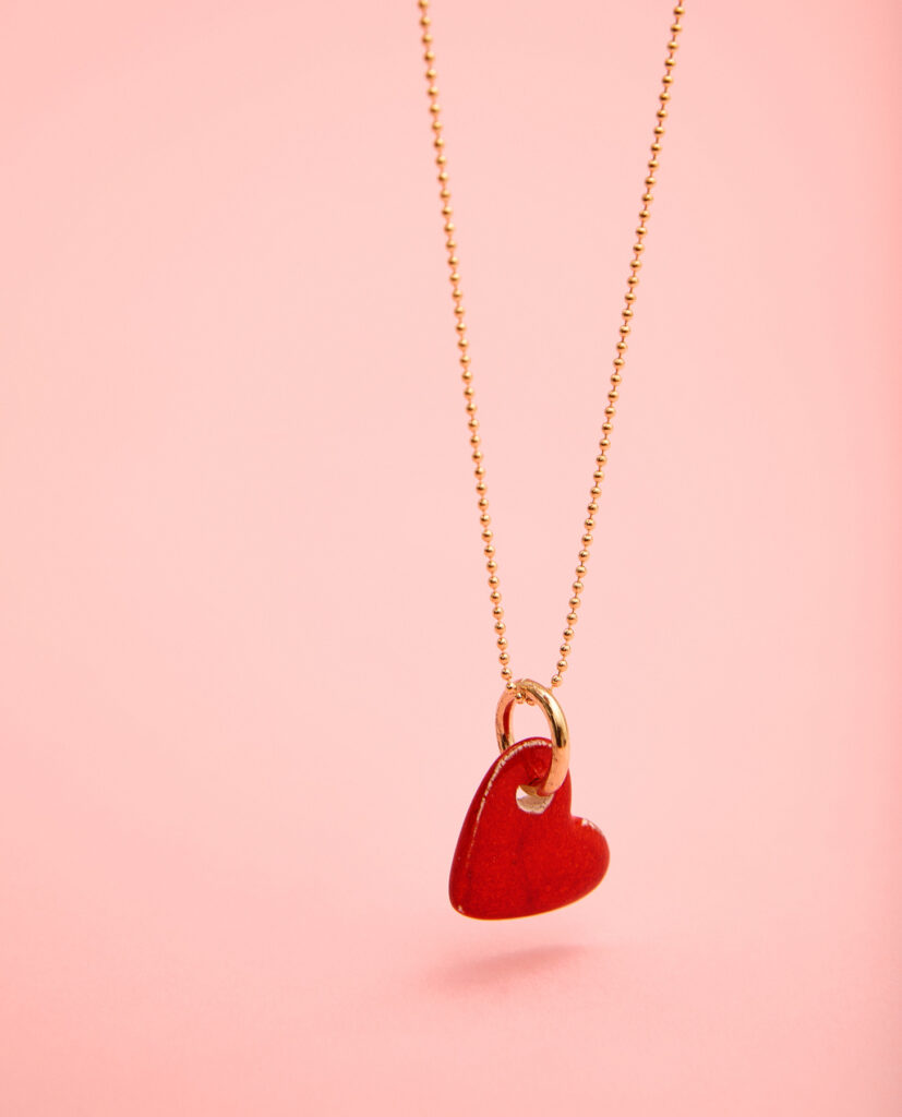 COLLAR CORAZÓN ROJO